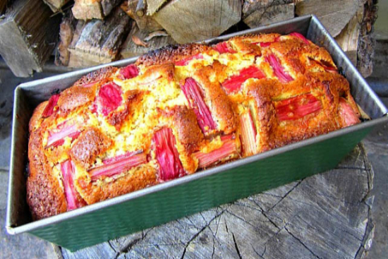 Rhubarb pound cake - A recipe by Epicuriantime.com
